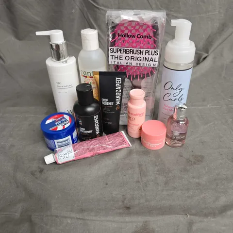 APPROXIMATELY 20 ASSORTED HEALTH & BEAUTY PRODUCTS TO INCLUDE - ONLY CURLS VOLUMISING CURL MOUSSE - LEE STAFFORD CONDITONER - MANSCAPED CROP SOOTHER - ETC