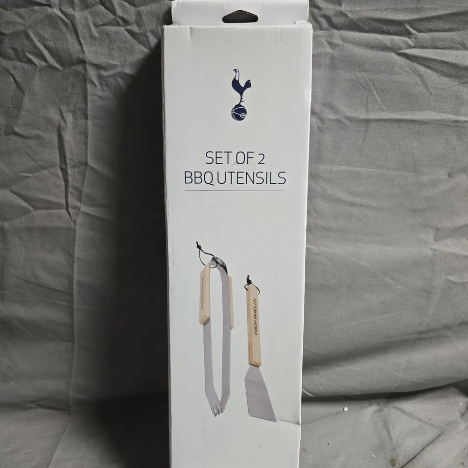 BOXED TOTTENHAM HOTSPUR SET OF 2 BBQ UTENSILS