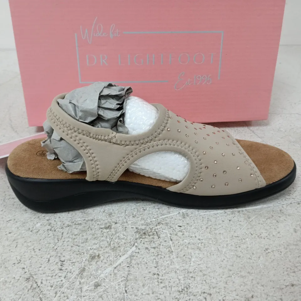 BOXED PAIR OF DR LIGHTFOOT JENNY SHOES IN TAUPE - UK 7