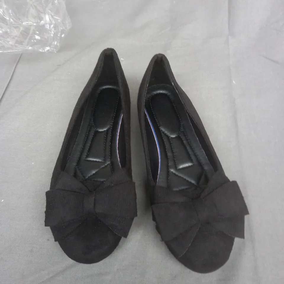 BLACK SLIP ON SHOES WITH BOW SIZE 38