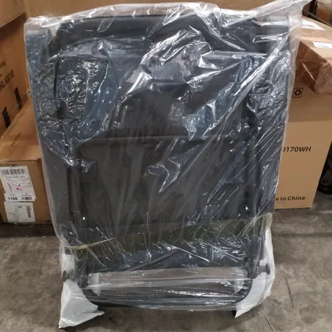 BOXED BLACK AND GREEN OUTDOOR LOUNGER/CHAIR