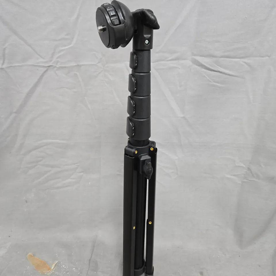 EXTENDABLE TRIPOD 