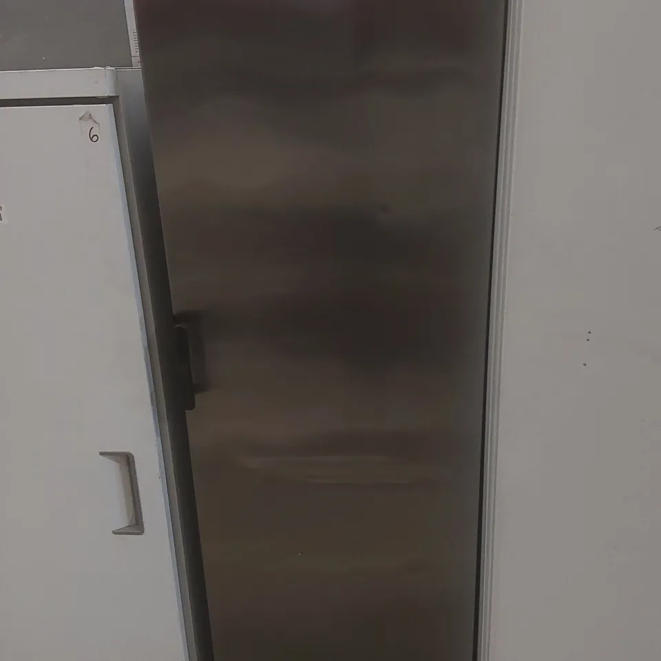 VESTFROST CFKS 471-STEEL COMMERCIAL UPRIGHT REFRIGERATOR