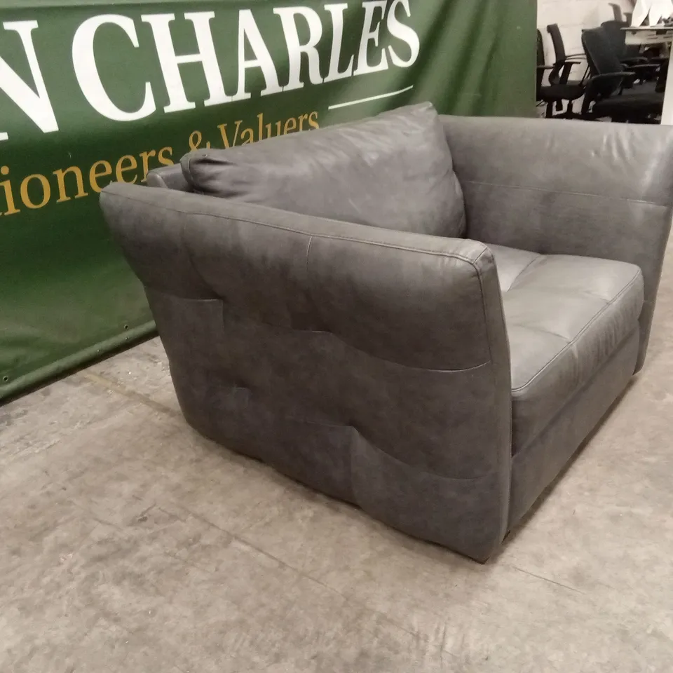 QUALITY DESIGNER WIDE LEATHER SNUGGLE CHAIR