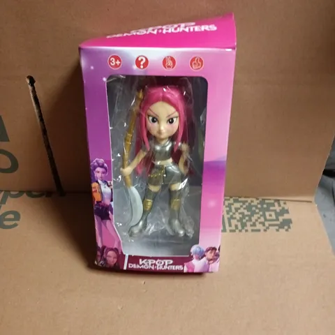 K-POP DEMON HUNTERS ACTION FIGURE – PINK-HAIRED WARRIOR IN SILVER ARMOUR (BOXED)