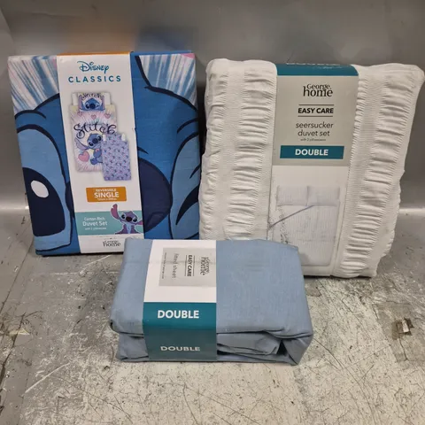 BOX OF APPROXIMATELY 10 ASSORTED BEDDING & SOFT FABRICS ITEMS TO INCLUDE - DUVET SETS - FITTED SHEETS - ETC