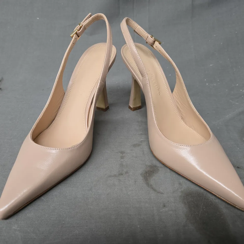 BOXED PAIR OF RUSSELL & BROMLEY POINTED TOE HEELED SHOES IN BLUSH EU SIZE 39