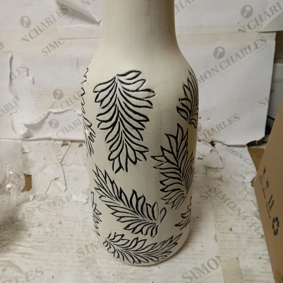 HANDPAINTED FERN VASE - WHITE/GREY RRP £30
