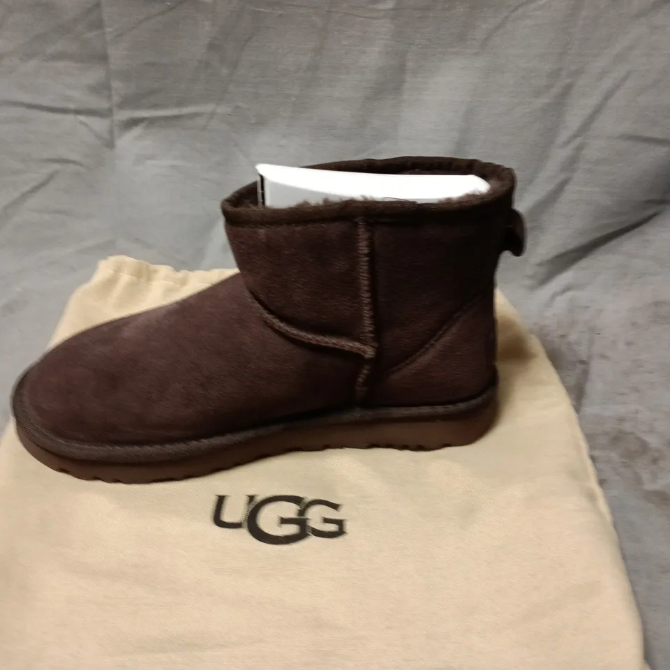 UGG BROWN SUEDE TODDLERS' ANKLE BOOT WITH DUST BAG - 38