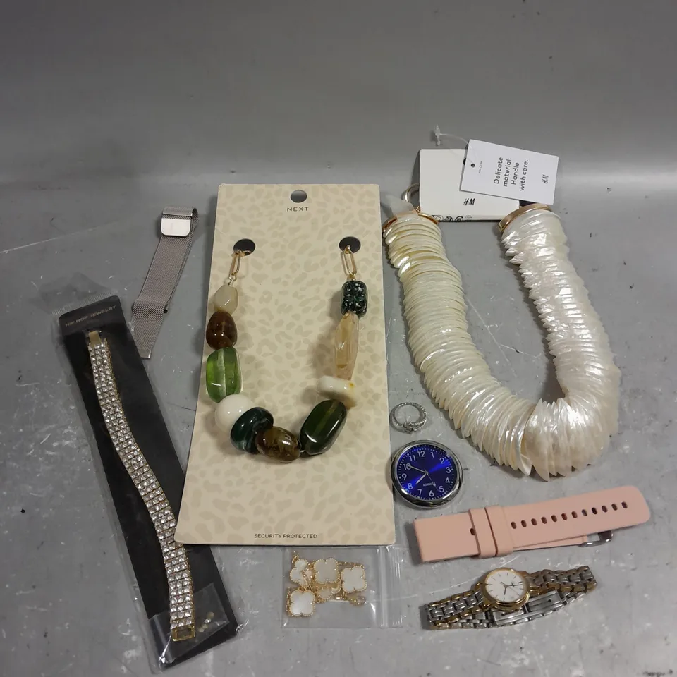 APPROXIMATELY 20 ASSORTED JEWELLERY PRODUCTS TO INCLUDE NECKLACES, EARRINGS, WATCHES ETC 