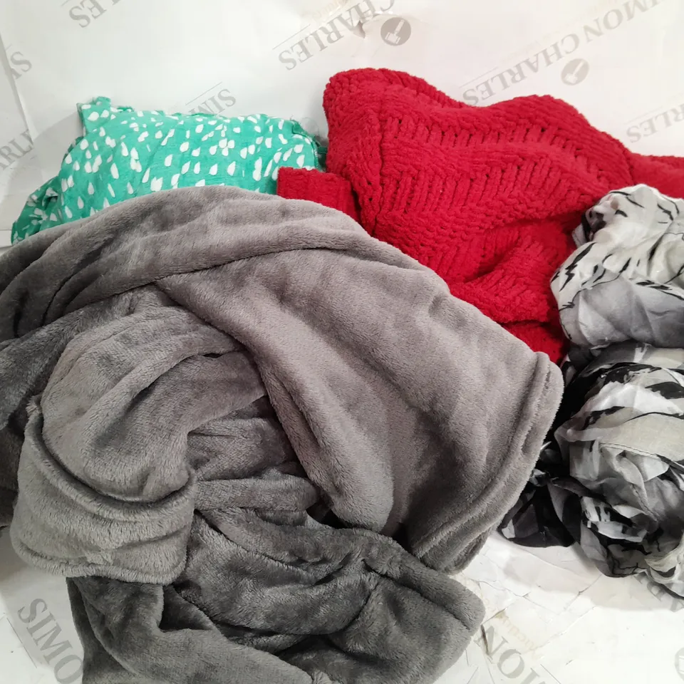 LARGE BOX OF ASSORTED CLOTHING ITEMS ALL IN DIFFRENT COLOURS AND SIZES 