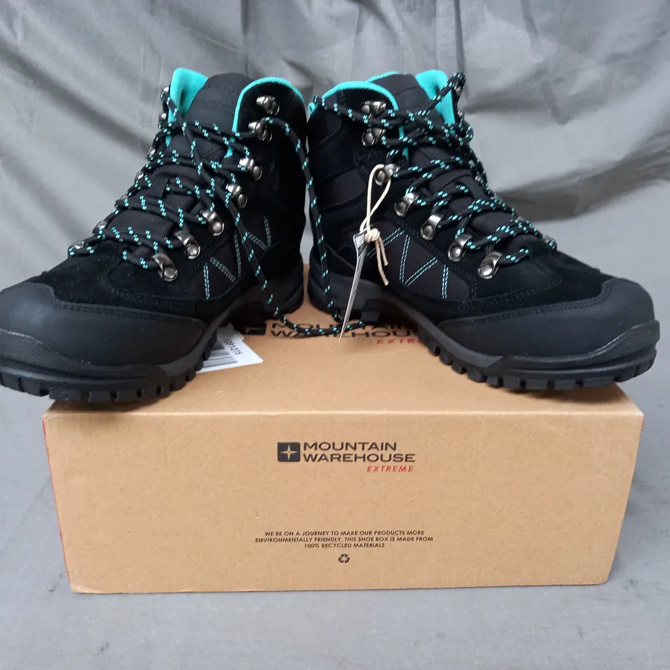 BOXED PAIR OF MOUNTAIN WAREHOUSE STORM WOMEN'S WATERPROOF ISOGRIP HIKING BOOTS IN BLACK/CYAN UK SIZE 6