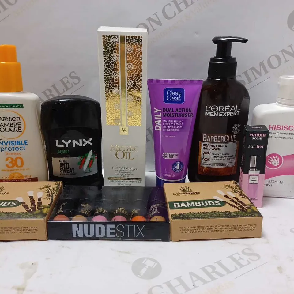 LOT OF APPROX 10 ASSORTED BEAUTY PRODUCTS TO INCLUDE L'OREAL MYTHIC OIL, L'OREAL MEN EXPERT HAIR WASH, HIBISCRUB CUTANEOUS SOLUTION, ETC 