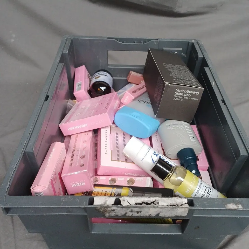 TOTE OF ASSORTED COSMETIC ITEMS TOO INCLUDE , EYELASH MIST , SHOWER GEL , ETC 