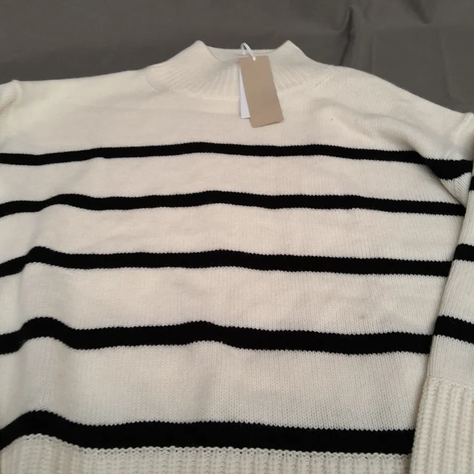 WHITE LABEL FUNNEL NECK STRIPE JUMPER WITH WOOL - MEDIUM