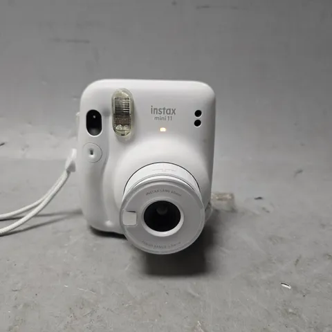 FUJIFILM INSTAX MINI 11 INSTANT CAMERA - WHITE 