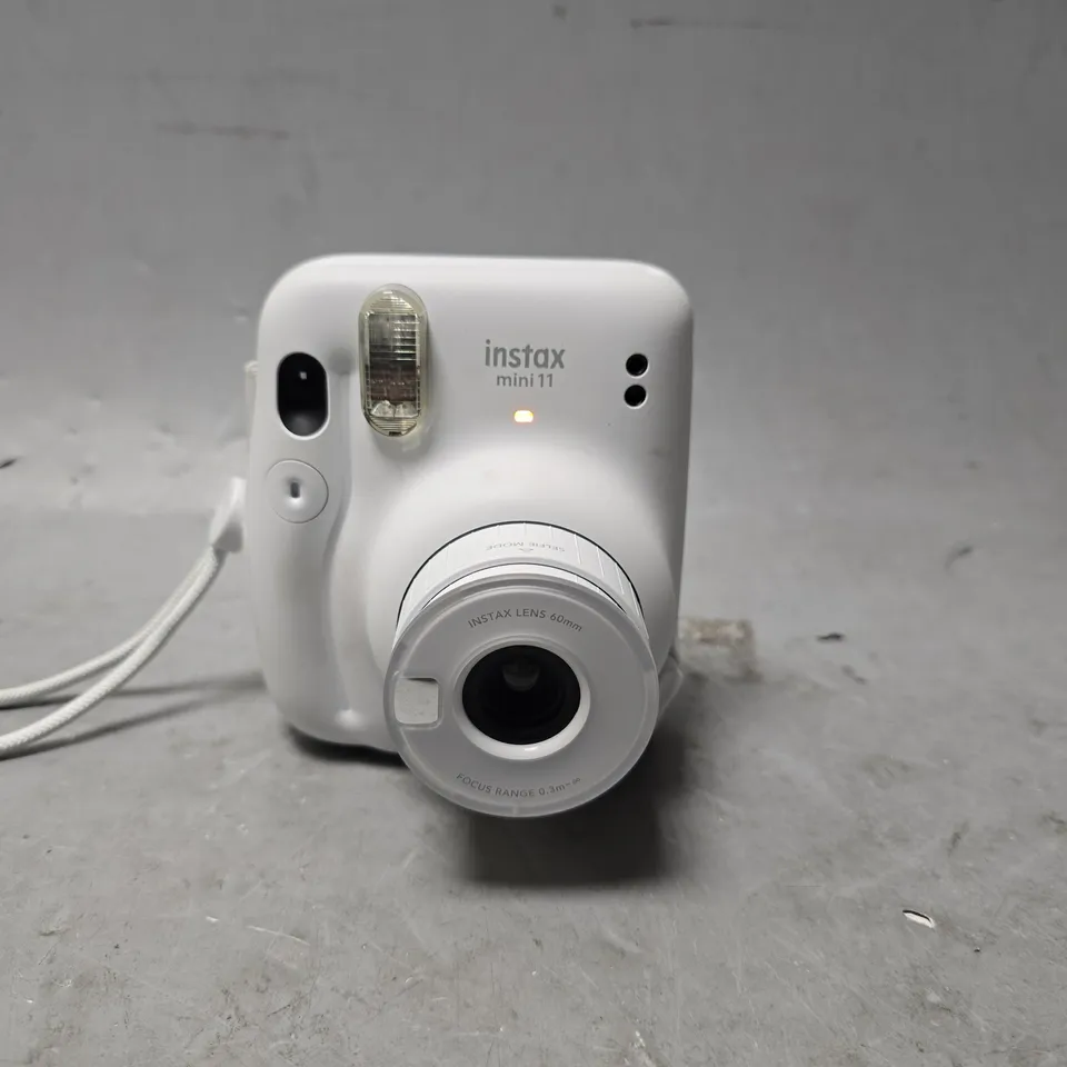 FUJIFILM INSTAX MINI 11 INSTANT CAMERA - WHITE  RRP £83.99