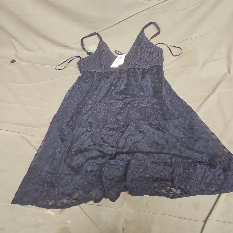 HOLLISTER WOMEN'S NAVY LACE DRESS WITH CROCHET BODICE, SIZE LARGE (L)