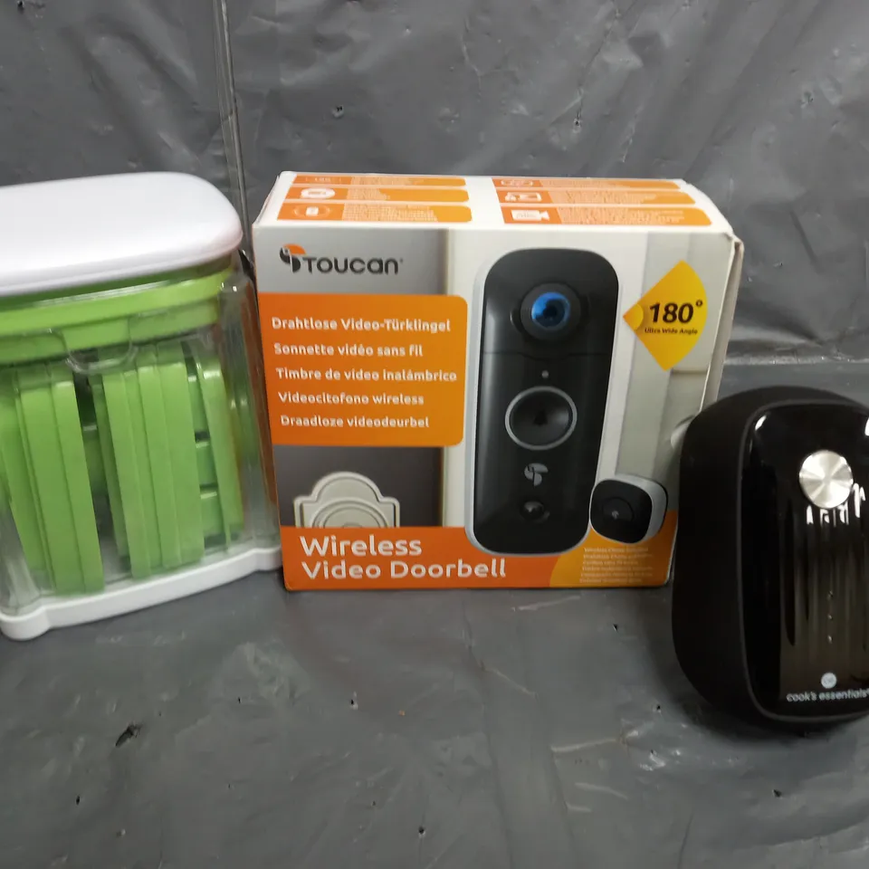 APPROXIMATELY 15 ASSORTED ITEMS TO INCLUDE VIDEO DOORBELL, ELECTRIC CAN OPENER, VEGETABLE CUTTER, ETC