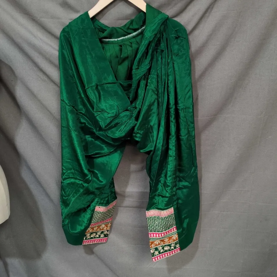 GREEN EMBROIDERED WOMEN'S DRESS WITH PINK TRIM, UK 12 (EU 40) – WITH GOLD-TONE NECKLACE .3 PEICE SET .
