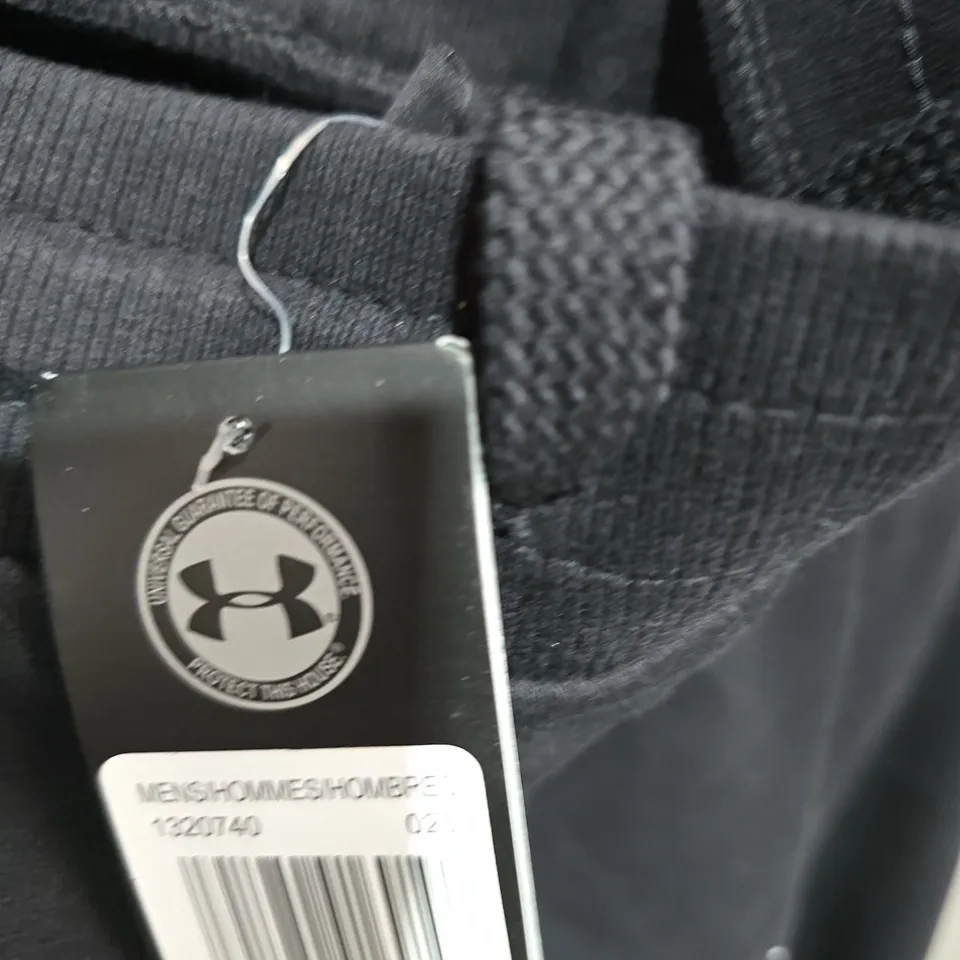 UNDER ARMOUR BLACK JOGGERS - SIZE L