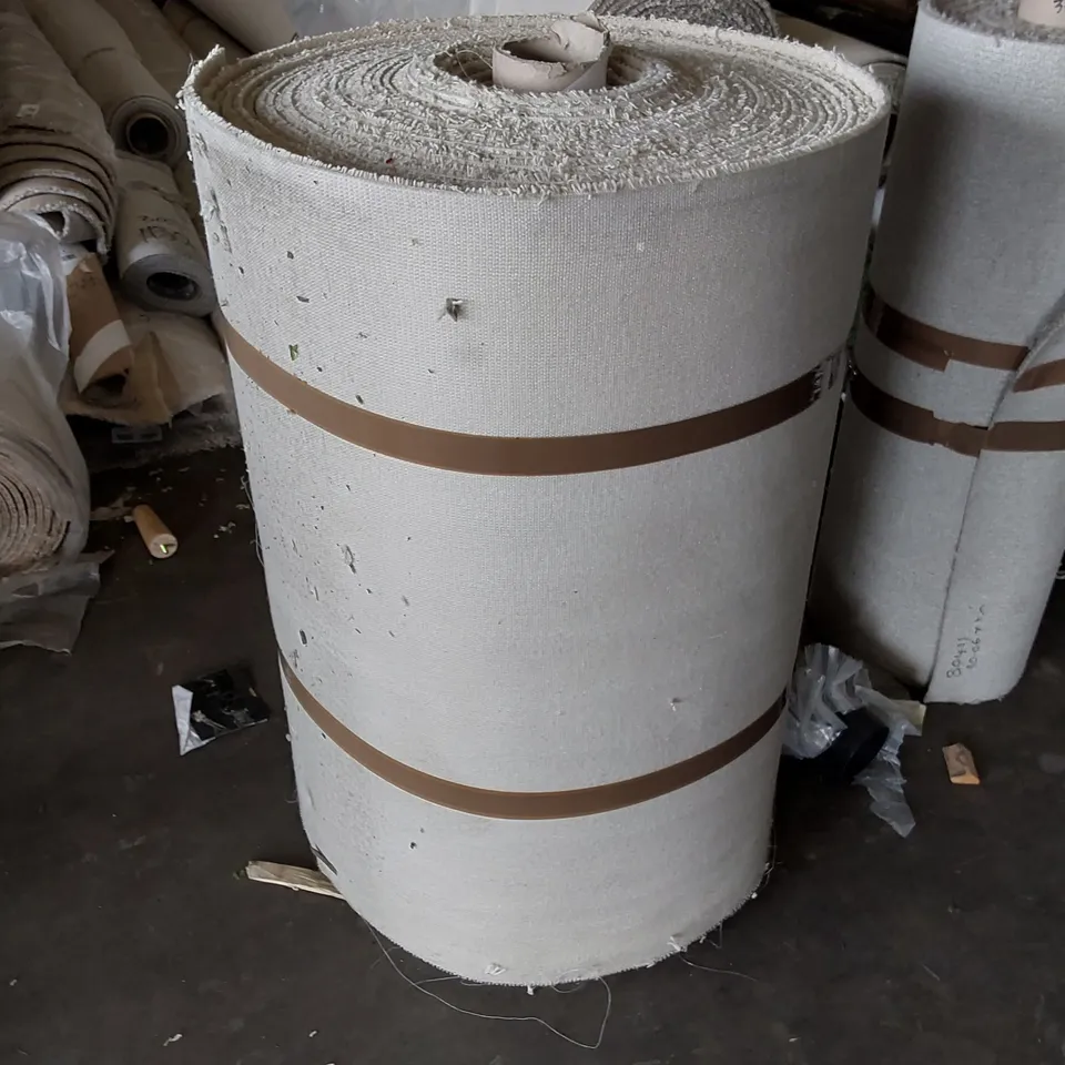 ROLL OF QUALITY DIMENSIONS 50 CARPET // APPROX SIZE: 1 X 38.27M