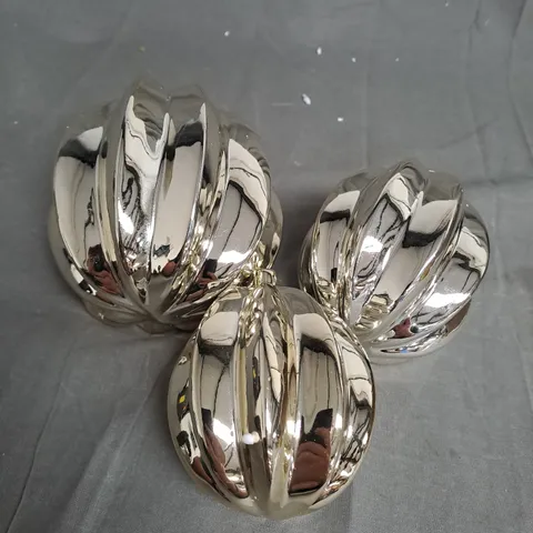 BOXED KELLY HOPPEN SET OF 3 TABLETOP DECORATIONS