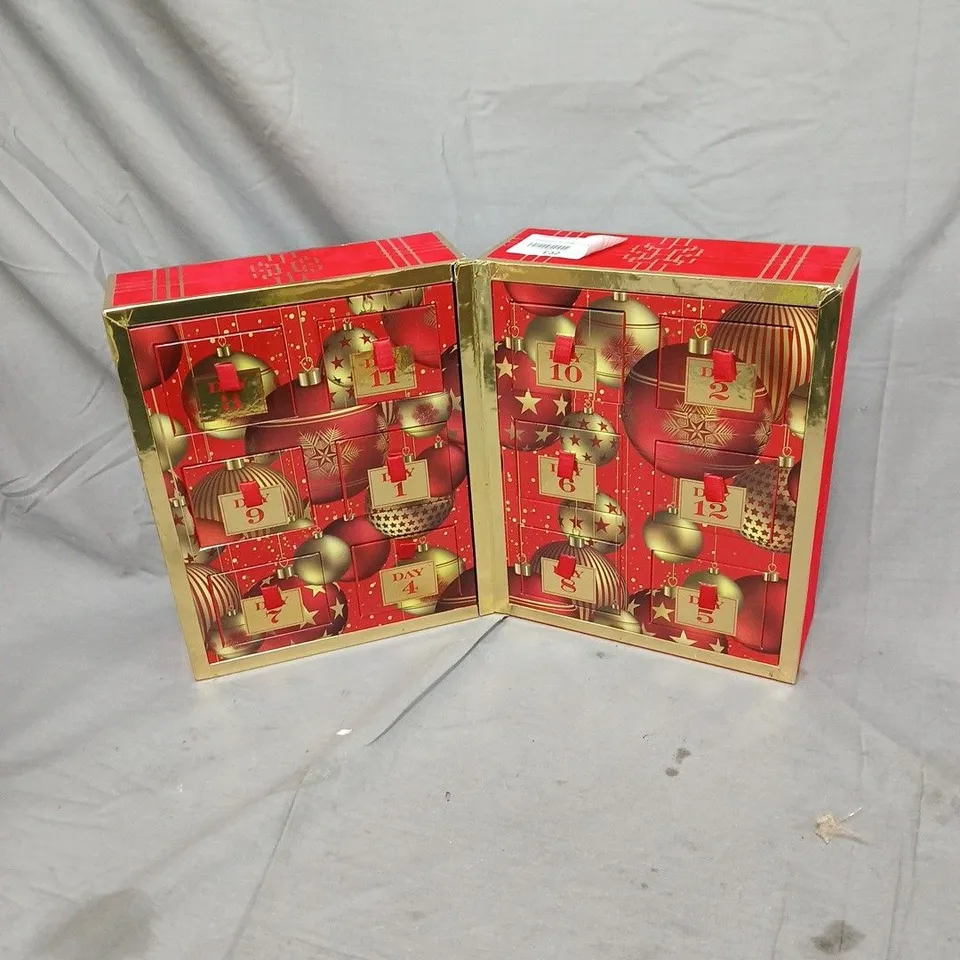 HOMEWORKS SLATKIN & CO THE BEST OF THE SEASONS ADVENT CALENDAR – RED & GOLD BOX (12 SCENTED CANDLES)