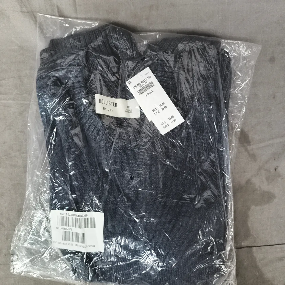 bagged hollister boxy fit jumper in navy size xs