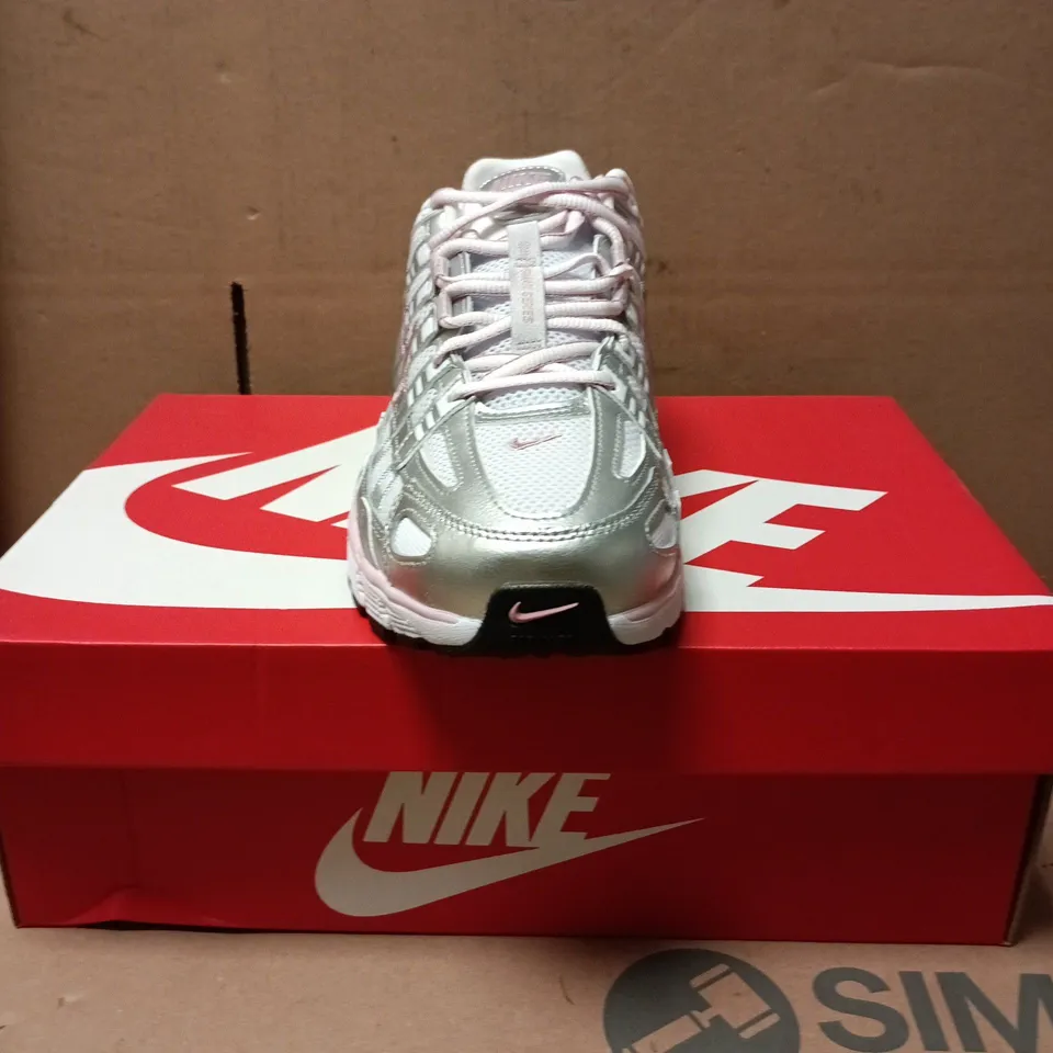 NIKE WOMEN’S P-6000 RUNNING SHOES – SILVER/WHITE WITH PINK ACCENTS (UK 8.5 / US 10.5)