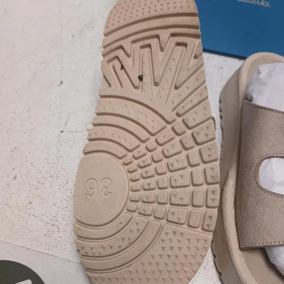 UGG WOMEN'S SANDALS – BEIGE, UK 3 (EU 36)