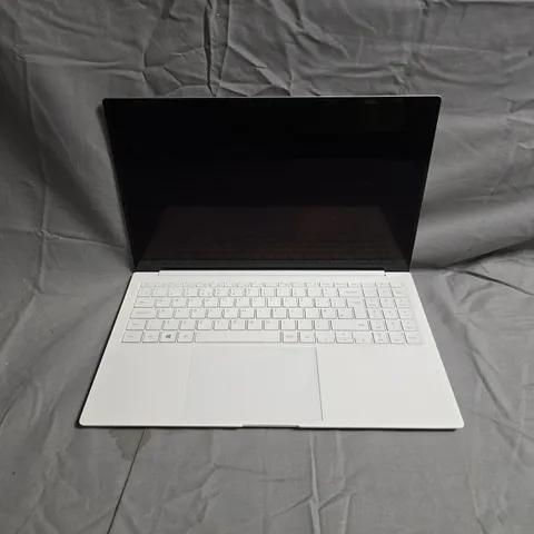 SAMSUNG NP950XDB NOTEBOOK LAPTOP – SILVER