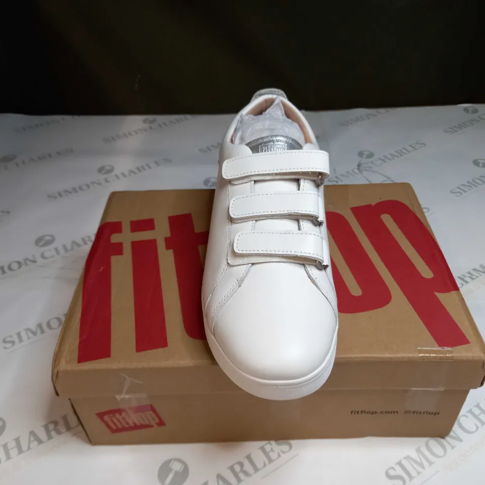 RALLY METALLIC BACK LEATHER STRAP SNEAKERS SIZE 6