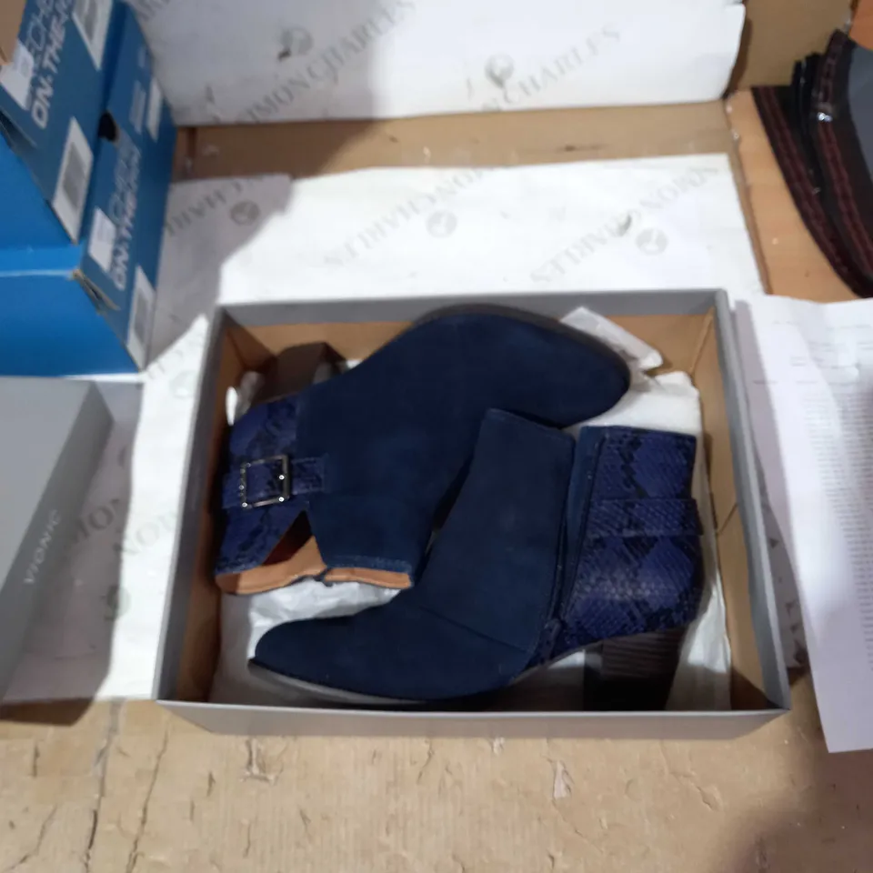 VIONIC NAOMI ANKLE BOOT NAVY - SIZE 6