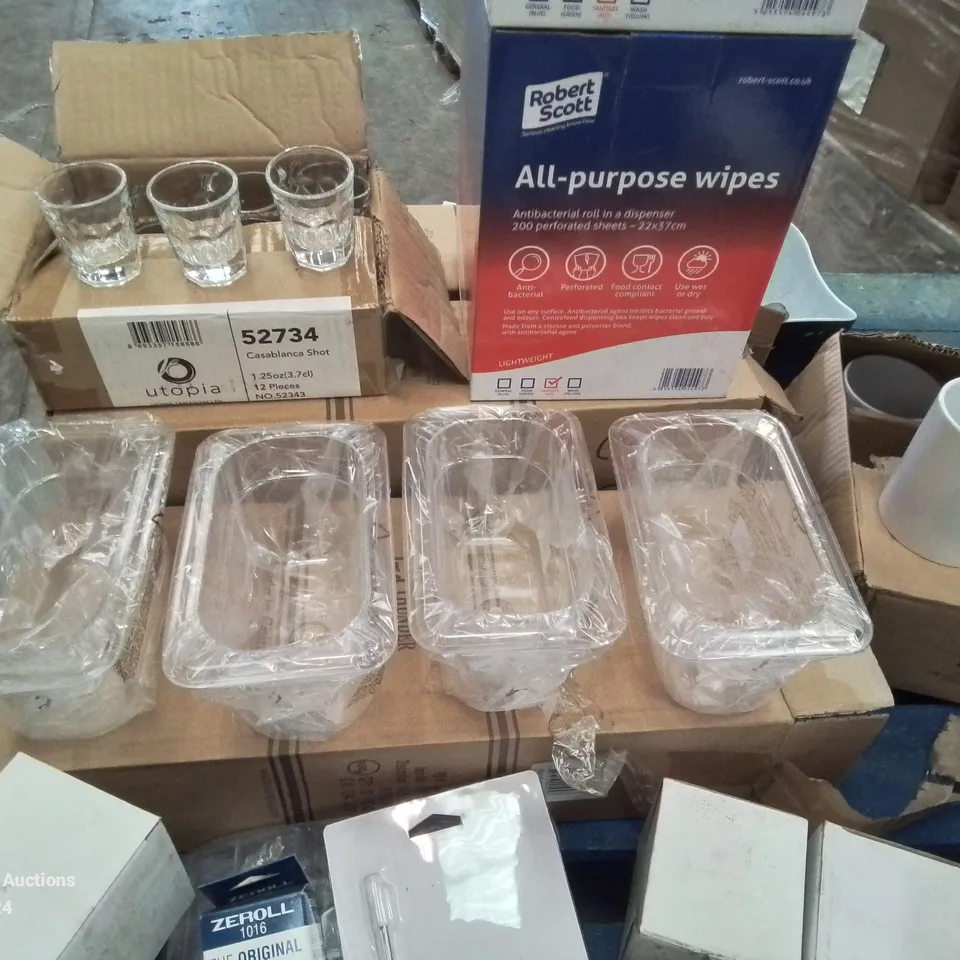 BOX CONTAINING VARIOUS CATERING AND KITCHEN SUPPLIES TO INCLUDE 12 WINE GLASSES, THERMOMETER READERS, SALT POTS, 36 PLASTIC STORAGE TUBS, 2 BOXES OF ALL PURPOSE WIPES, 9 SHOT GLASSES ETC.