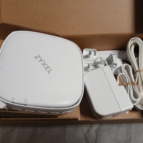 ZYZYXEL WX5600 DUAL BAND WIRELESS GIGABIT EXTENDER 