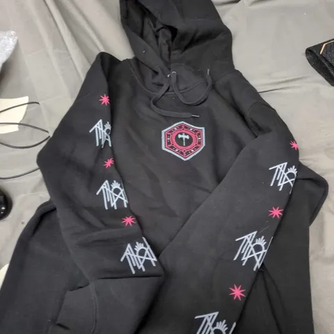 BLACK HOODIE WITH CHEST CREST GRAPHIC AND SLEEVE LOGOS – SIZE LARGE 