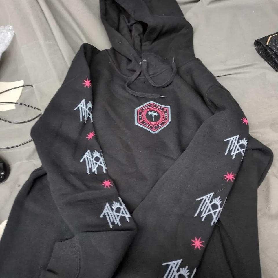 BLACK HOODIE WITH CHEST CREST GRAPHIC AND SLEEVE LOGOS – SIZE LARGE 