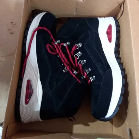 SKETCHERS TO HIGH TRAINERS SIZE 7