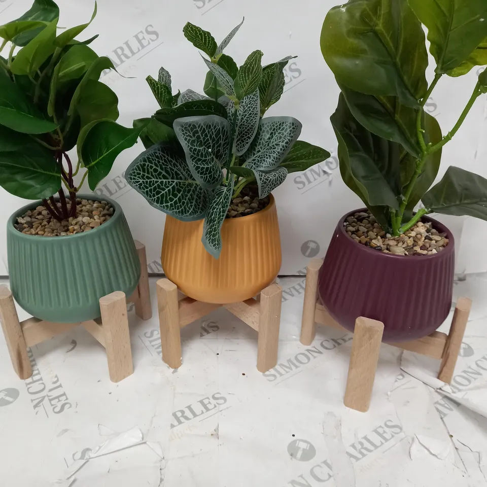 SET OF 3 ARTIFICIAL POTTED FLOWERS ON WOODEN STANDS