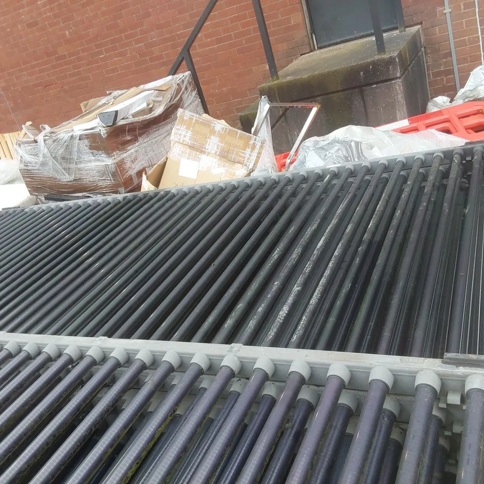 PALLET CONTAINING A VERY LARGE QUANTITY OF SOLAR PANELS