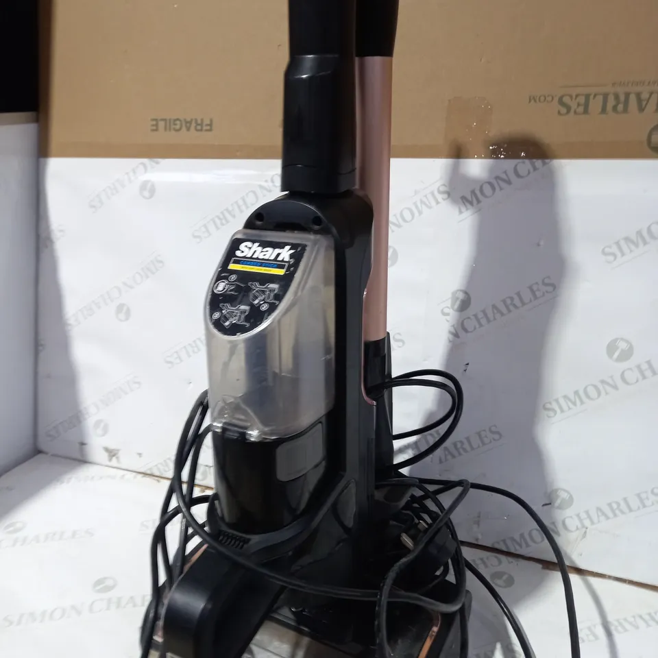 SHARK CORDED STICK VACUUM HZ500UKT