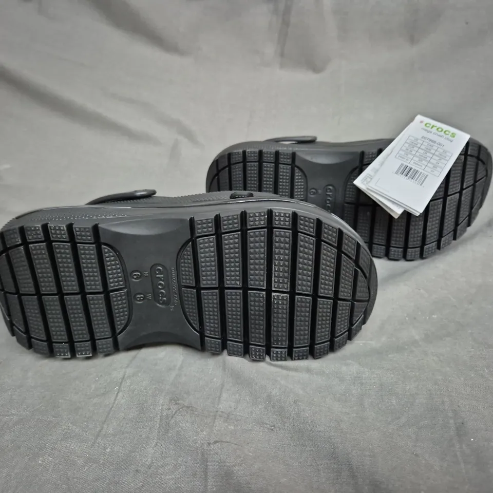 UNBOXED PAIR OF CROCS MEGA CRUSH CLOG BLACK UK M5/W6