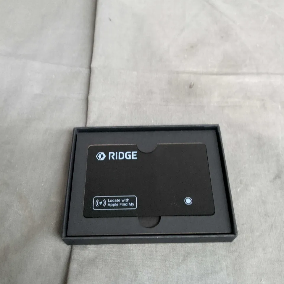 RIDGE WALLET – BLACK SLIM CARD HOLDER WITH APPLE FIND MY COMPATIBILITY