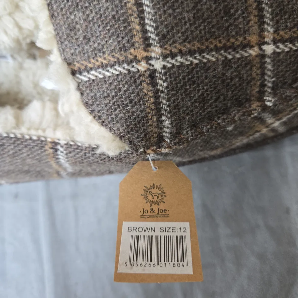 JO & JOE SLIPPERS – BROWN PLAID, UK 12