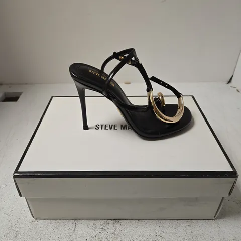 STEVE MADDEN BLACK SANDAL WITH GOLD HOOP DETAIL – UK 6.5 