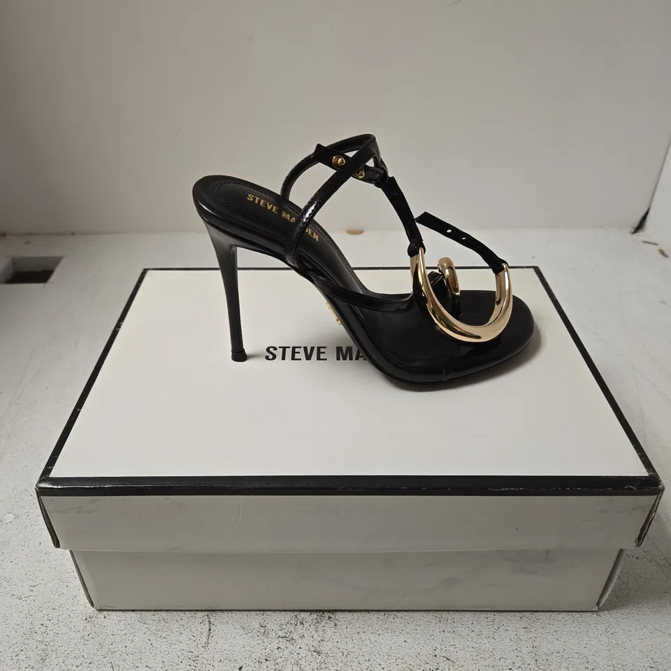 STEVE MADDEN BLACK SANDAL WITH GOLD HOOP DETAIL – UK 6.5 