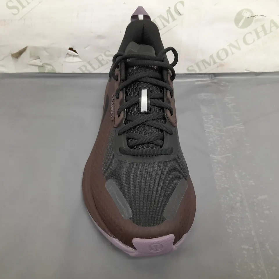 PAIR OF LULULEMON SHOES IN BROWN/PURPLE UK SIZE 4.5