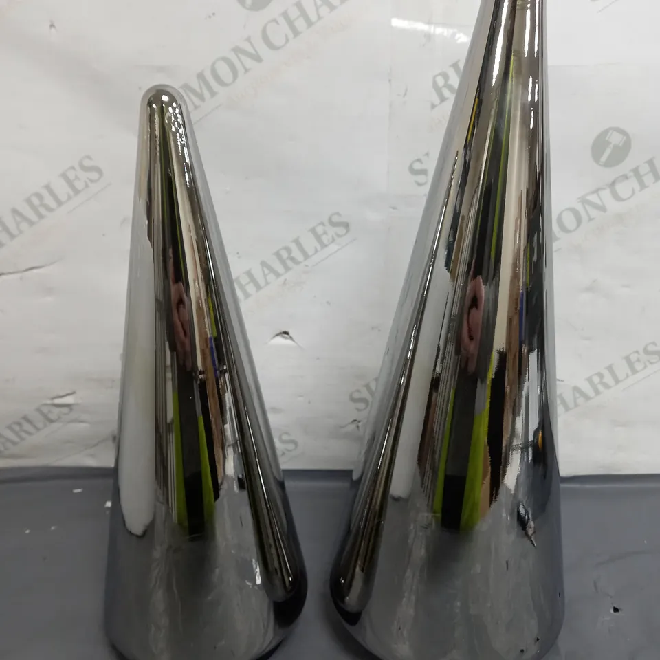 BOXED KELLY HOPPEN SET OF 2 INDOOR/OUTDOOR PRELIT GLASS DECOR - REFLECTIVE CONES