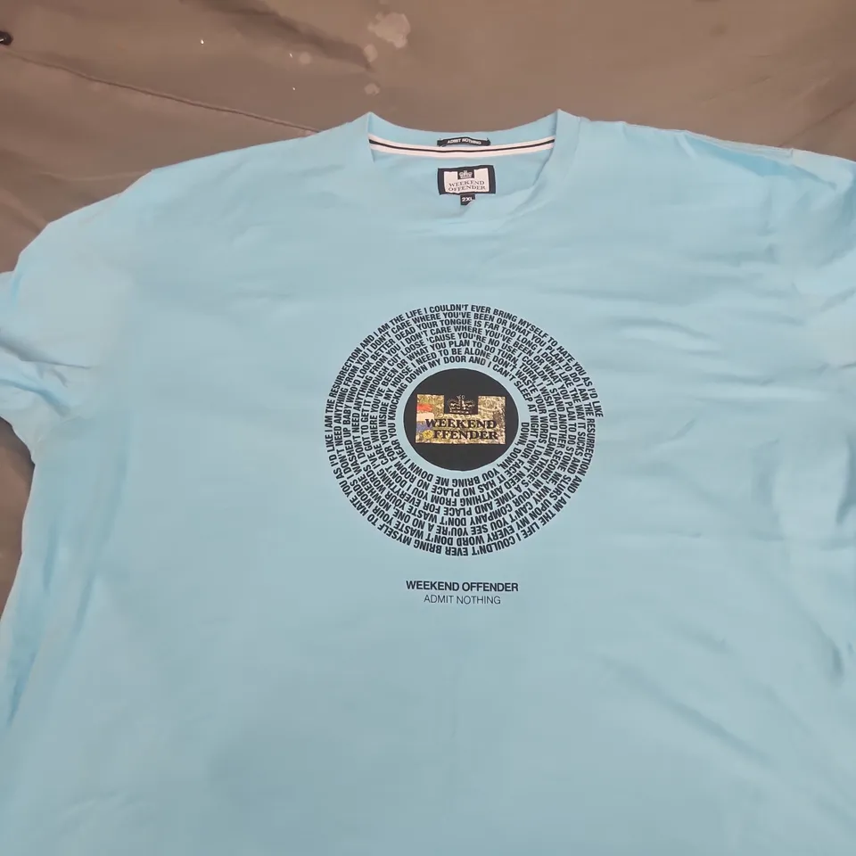 WEEKEND OFFENDER T‑SHIRT – LIGHT BLUE, CIRCULAR LOGO PRINT, UK 2XL
